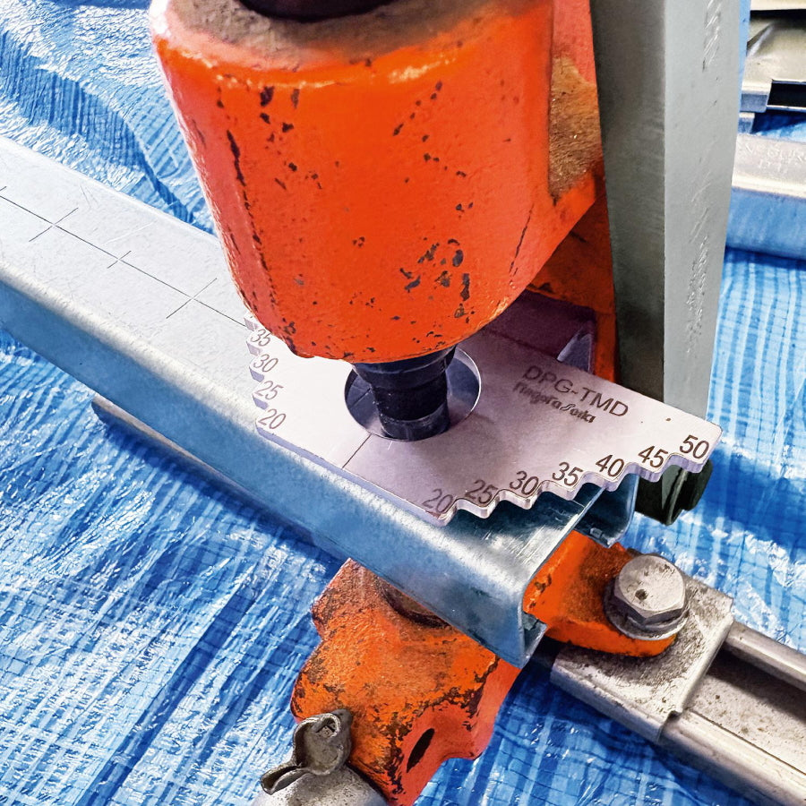 【4月発売分予約】 SK 新潟精機 TMDパンチャーゲージ DPG-TMD MAKD専用 チャンネル穴あけガイド 墨出し不要 端面合わせ ダクターチャンネル 穴あけ 位置決め