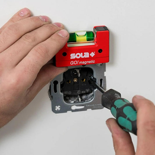 【本店限定20個限り特価】SOLA GO! magnetic コンパクト水平器 ネオジム磁石 V溝 FOCUSバイアル ソラ